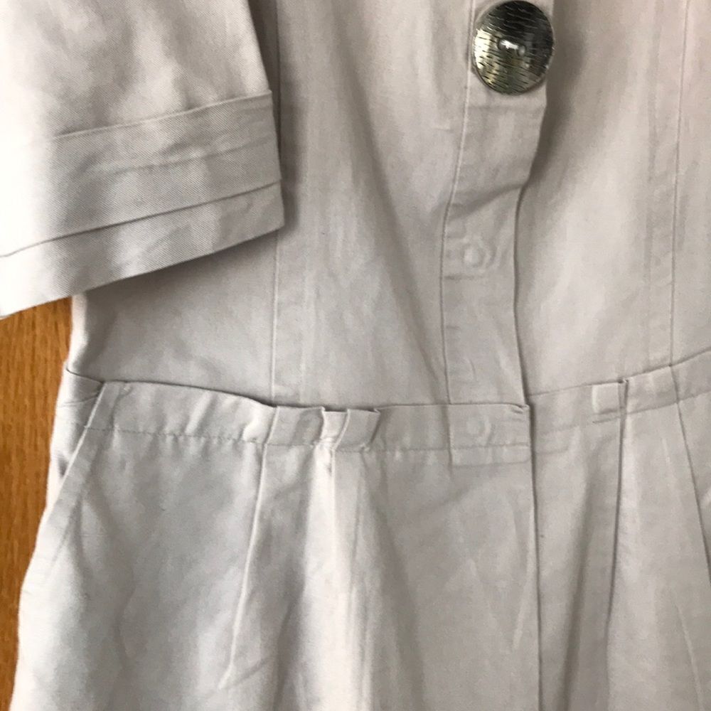 Banana USA light khaki button accent top, large - Picture 3 of 8